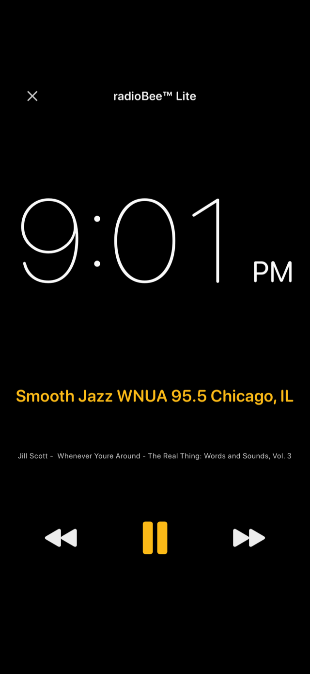 radioBee Dock Mode on iPhone: a large clock, the station name, the current track, and previous, play and next buttons